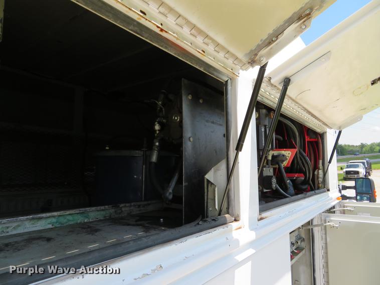 image for item DE8071 2011 Ford F550 Super Duty XL service truck