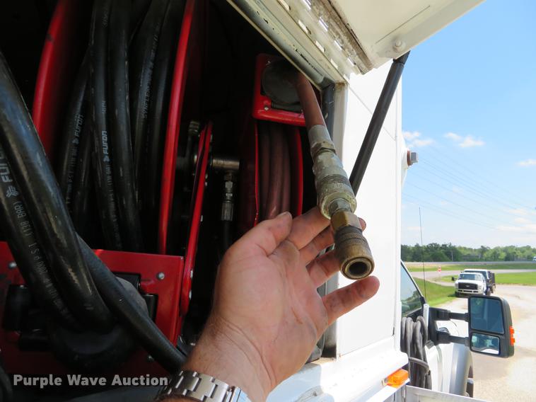 image for item DE8071 2011 Ford F550 Super Duty XL service truck