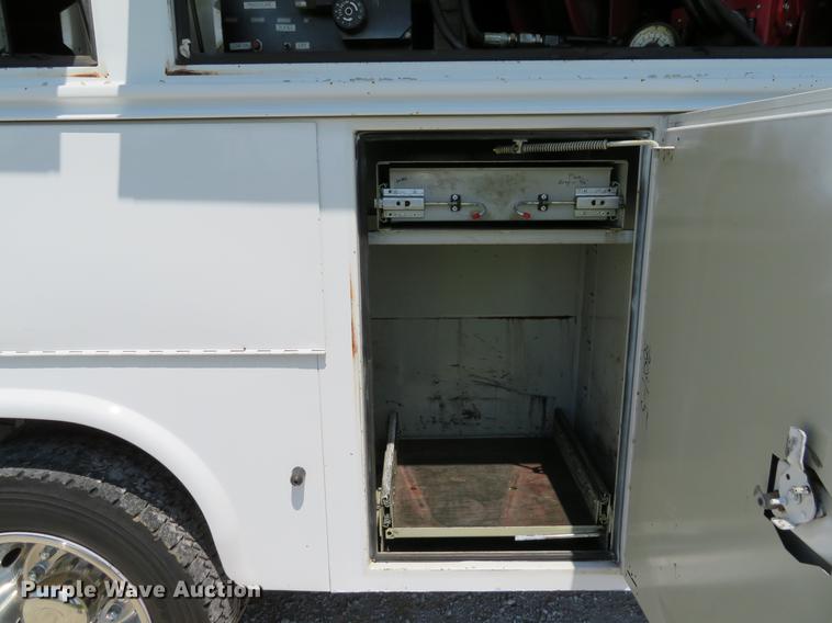 image for item DE8071 2011 Ford F550 Super Duty XL service truck