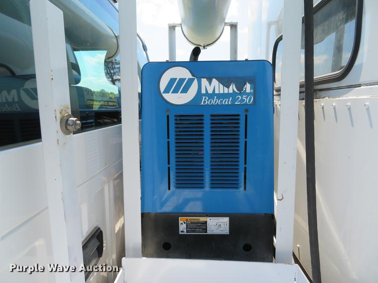 image for item DE8071 2011 Ford F550 Super Duty XL service truck