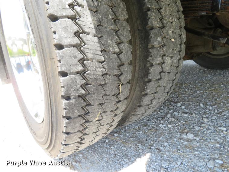 image for item DE8071 2011 Ford F550 Super Duty XL service truck