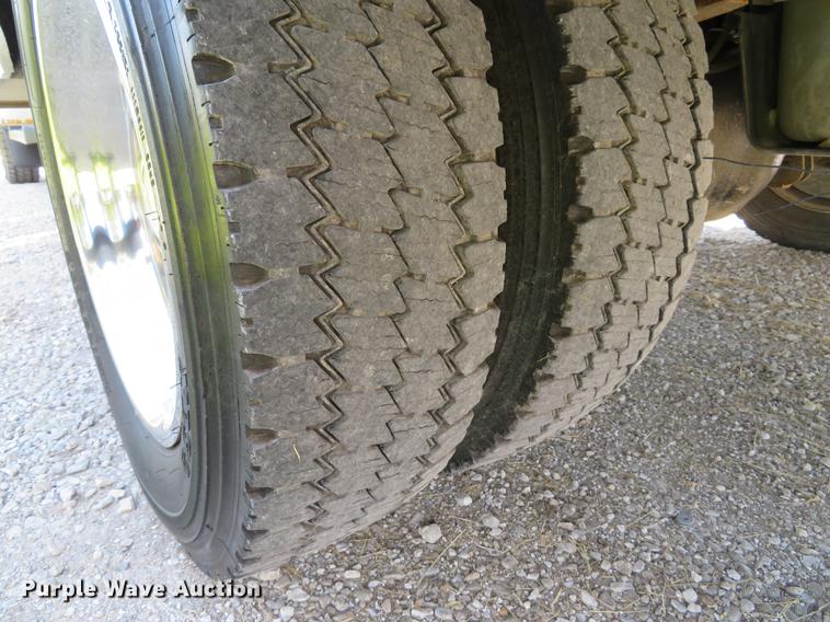 image for item DE8071 2011 Ford F550 Super Duty XL service truck