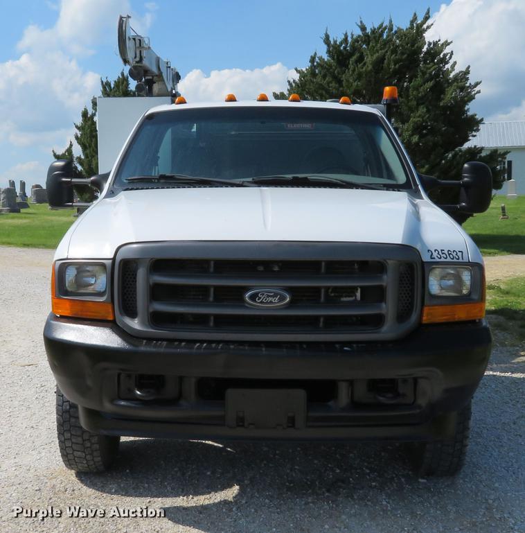 image for item DE8073 2001 Ford F550 Super Duty XL service truck with crane