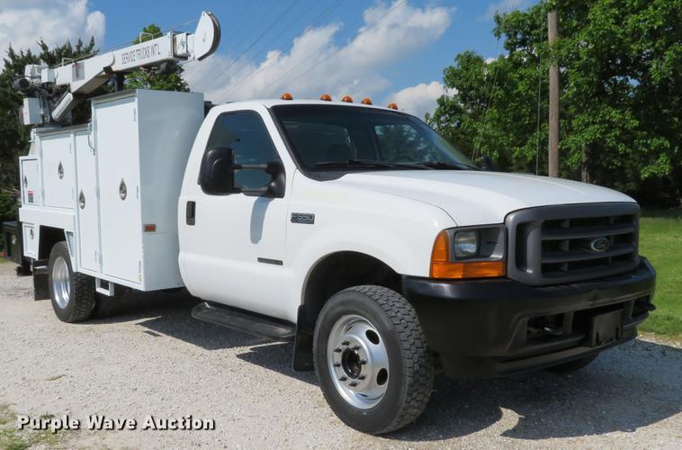 image for item DE8073 2001 Ford F550 Super Duty XL service truck with crane