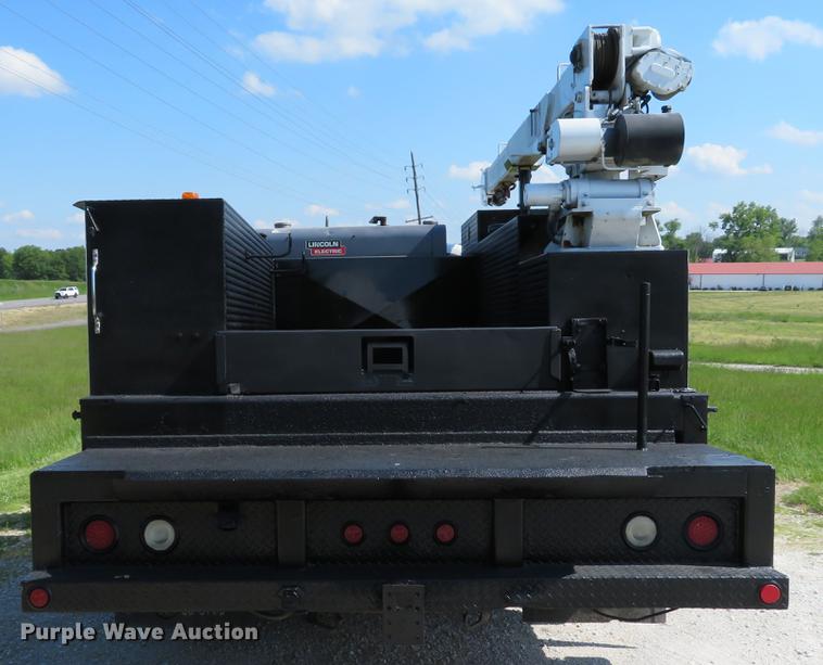 image for item DE8073 2001 Ford F550 Super Duty XL service truck with crane