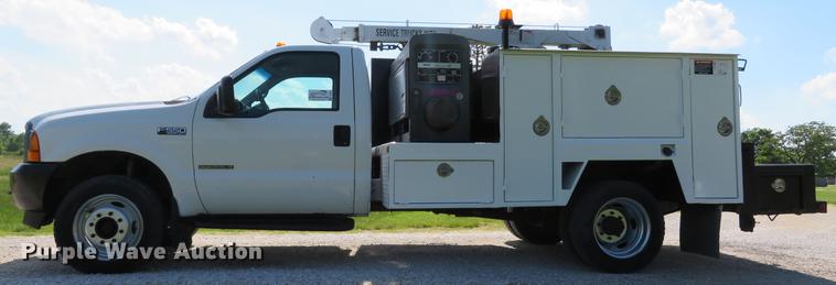 image for item DE8073 2001 Ford F550 Super Duty XL service truck with crane