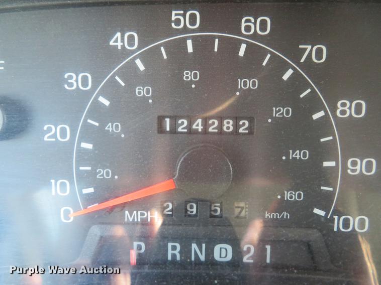 image for item DE8073 2001 Ford F550 Super Duty XL service truck with crane