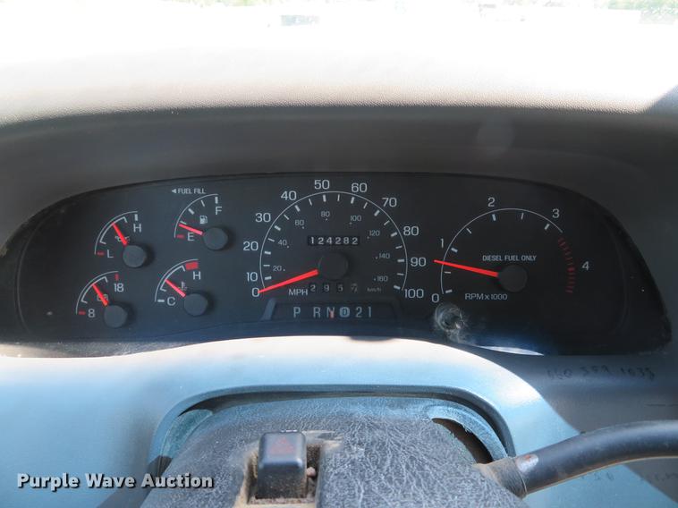 image for item DE8073 2001 Ford F550 Super Duty XL service truck with crane