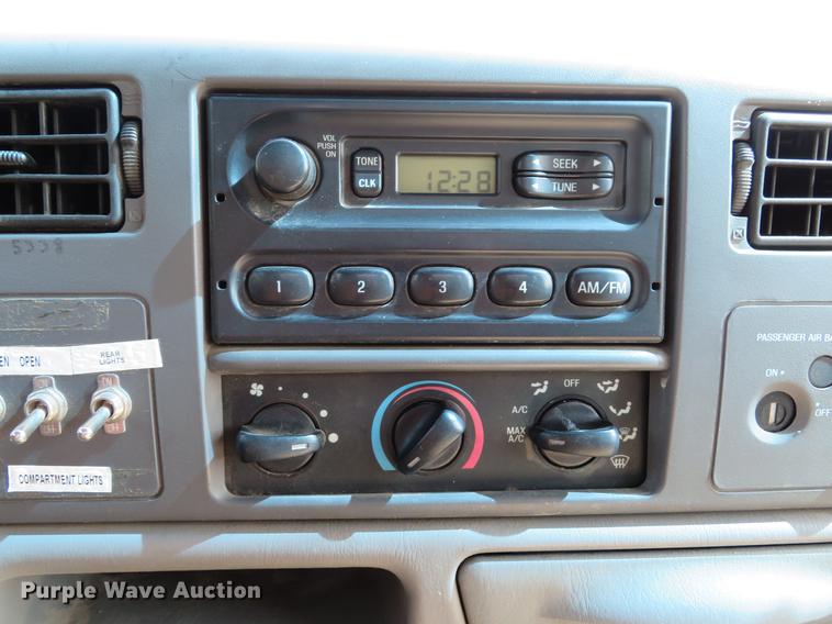 image for item DE8073 2001 Ford F550 Super Duty XL service truck with crane