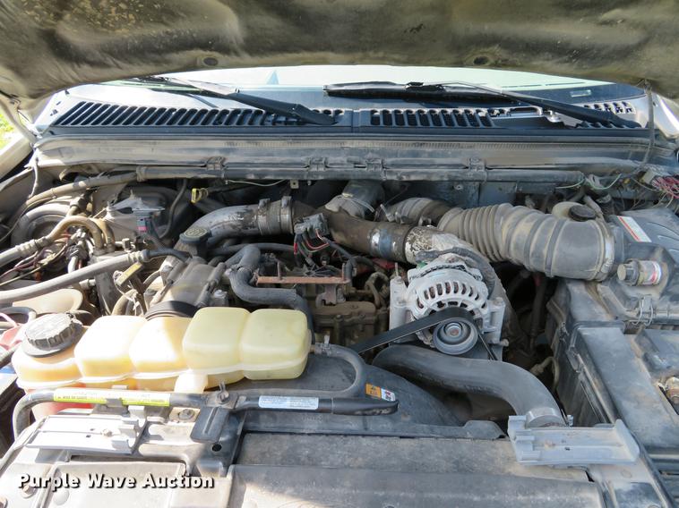 image for item DE8073 2001 Ford F550 Super Duty XL service truck with crane