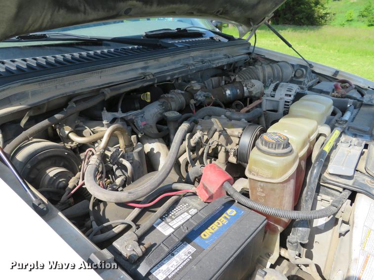 image for item DE8073 2001 Ford F550 Super Duty XL service truck with crane