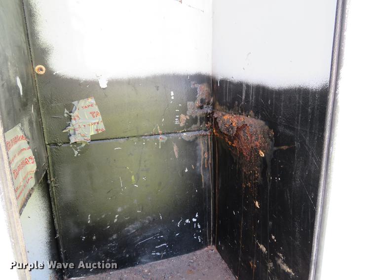 image for item DE8073 2001 Ford F550 Super Duty XL service truck with crane