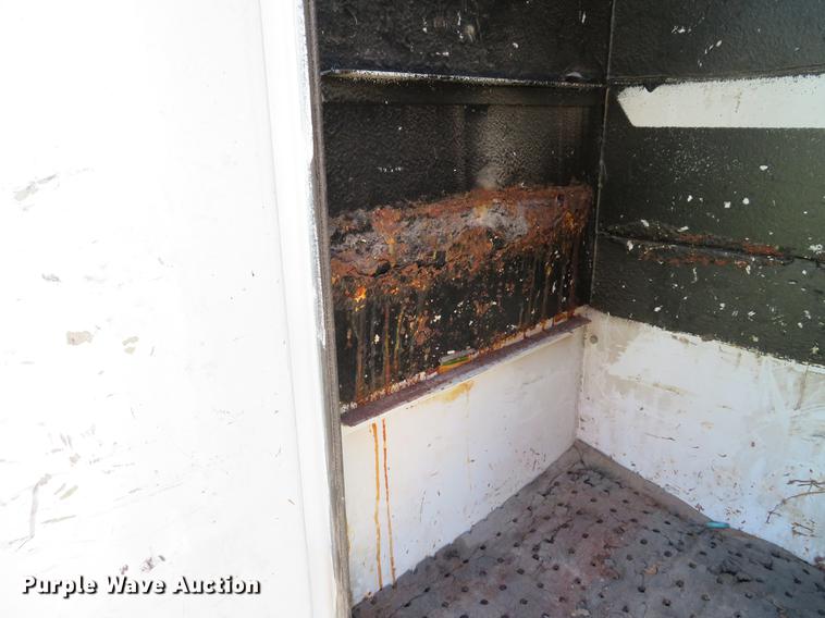 image for item DE8073 2001 Ford F550 Super Duty XL service truck with crane