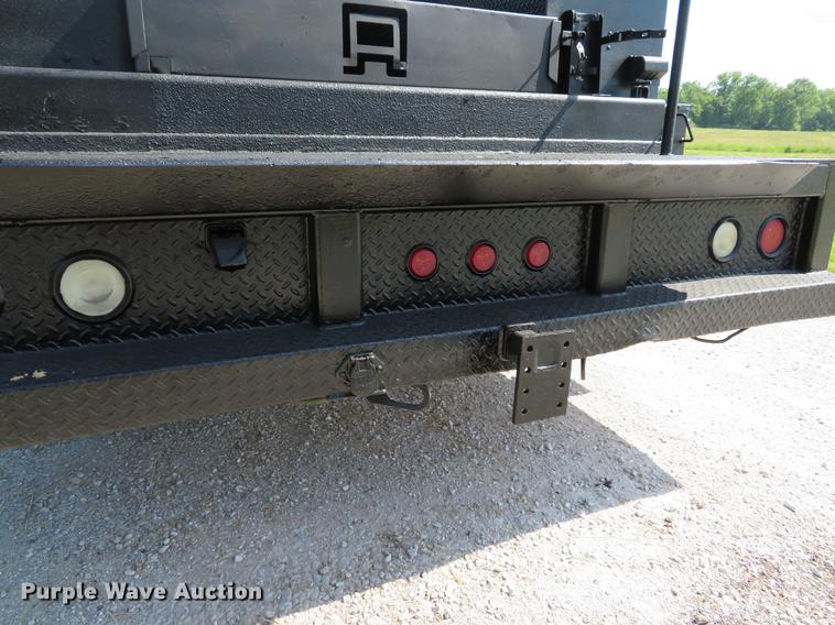 image for item DE8073 2001 Ford F550 Super Duty XL service truck with crane