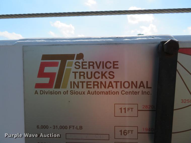 image for item DE8073 2001 Ford F550 Super Duty XL service truck with crane