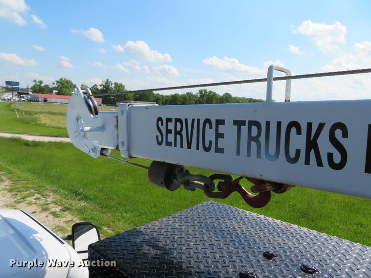 image for item DE8073 2001 Ford F550 Super Duty XL service truck with crane