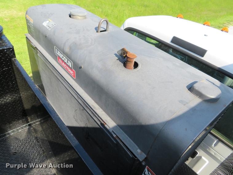 image for item DE8073 2001 Ford F550 Super Duty XL service truck with crane