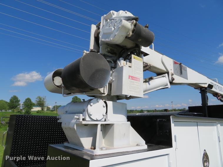 image for item DE8073 2001 Ford F550 Super Duty XL service truck with crane