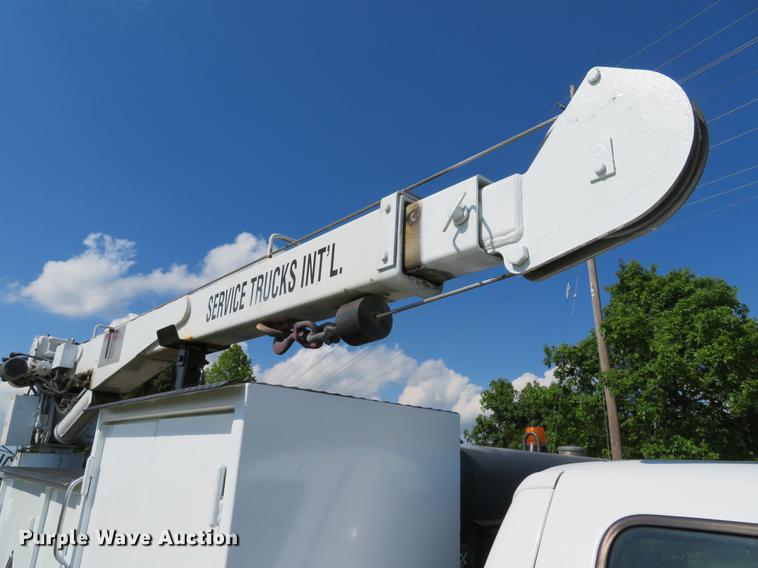image for item DE8073 2001 Ford F550 Super Duty XL service truck with crane