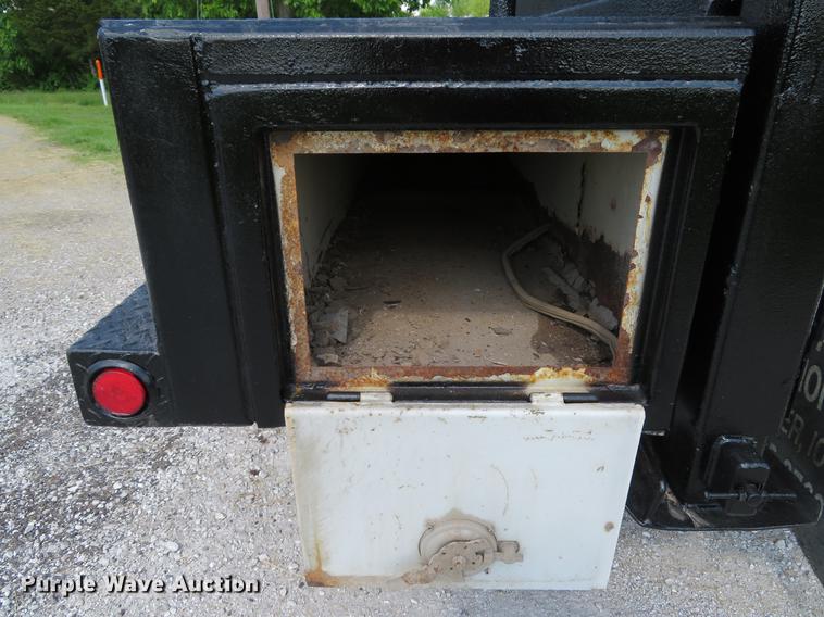 image for item DE8073 2001 Ford F550 Super Duty XL service truck with crane