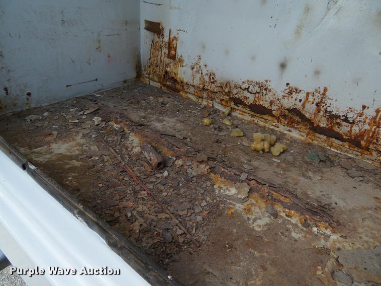 image for item DE8073 2001 Ford F550 Super Duty XL service truck with crane