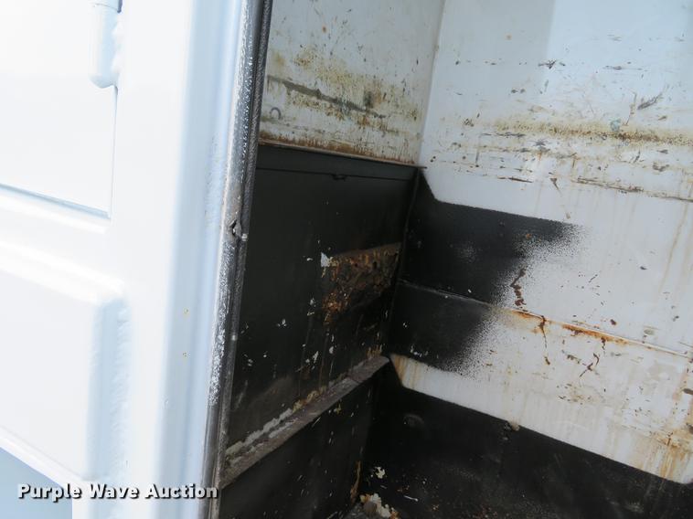 image for item DE8073 2001 Ford F550 Super Duty XL service truck with crane