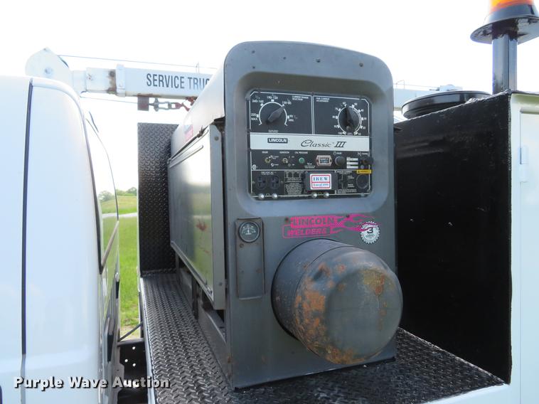 image for item DE8073 2001 Ford F550 Super Duty XL service truck with crane