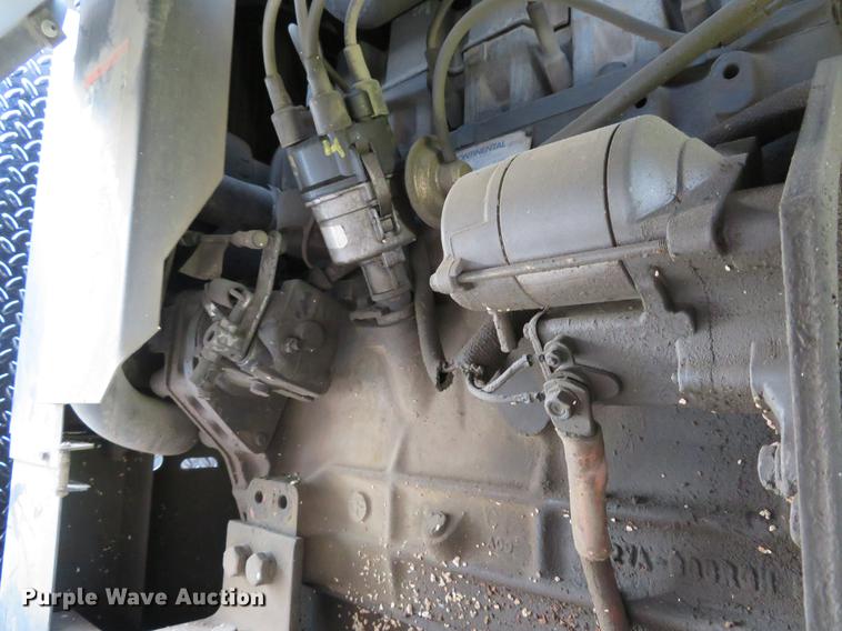 image for item DE8073 2001 Ford F550 Super Duty XL service truck with crane