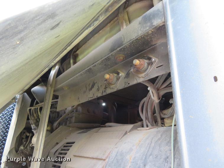 image for item DE8073 2001 Ford F550 Super Duty XL service truck with crane