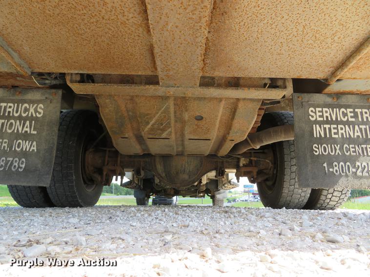 image for item DE8073 2001 Ford F550 Super Duty XL service truck with crane