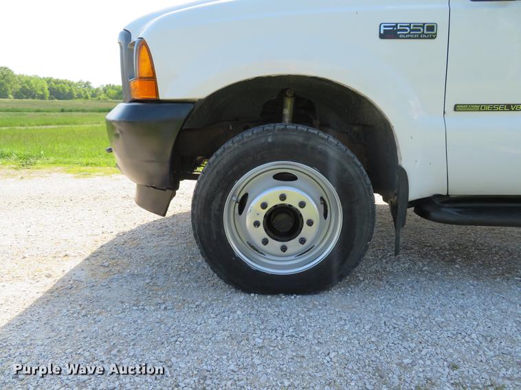 image for item DE8073 2001 Ford F550 Super Duty XL service truck with crane