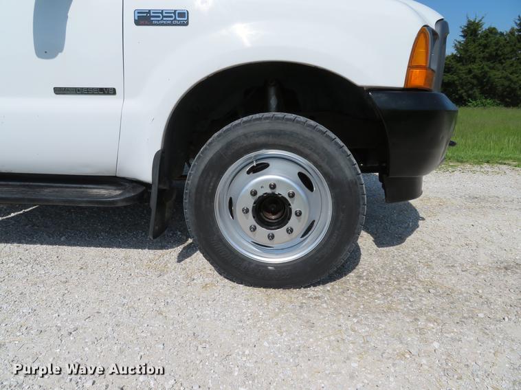 image for item DE8073 2001 Ford F550 Super Duty XL service truck with crane