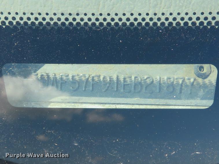 image for item DE8073 2001 Ford F550 Super Duty XL service truck with crane