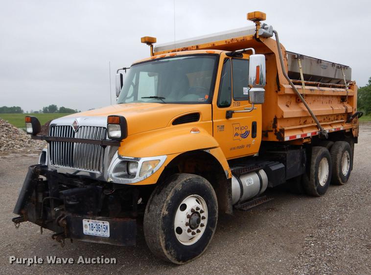 image for item DE8420 2004 International 7400 dump truck