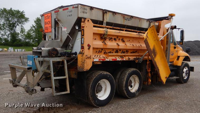 image for item DE8420 2004 International 7400 dump truck