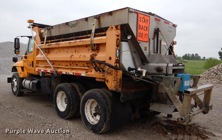 image for item DE8420 2004 International 7400 dump truck