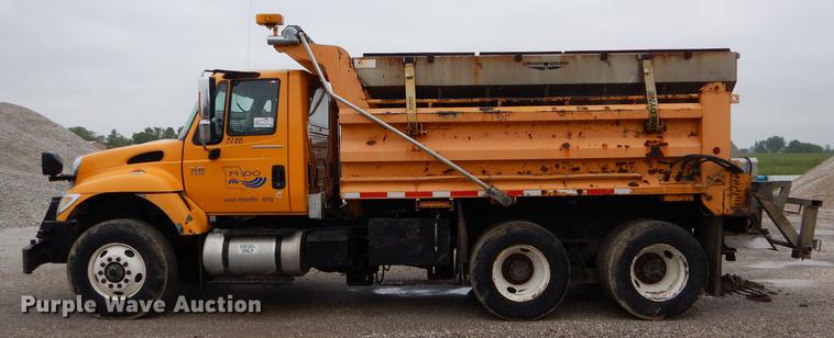 image for item DE8420 2004 International 7400 dump truck
