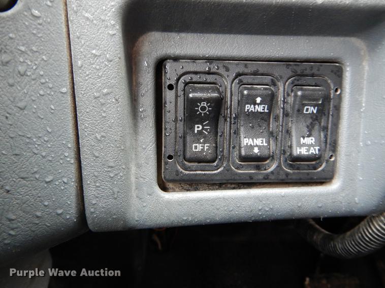 image for item DE8420 2004 International 7400 dump truck