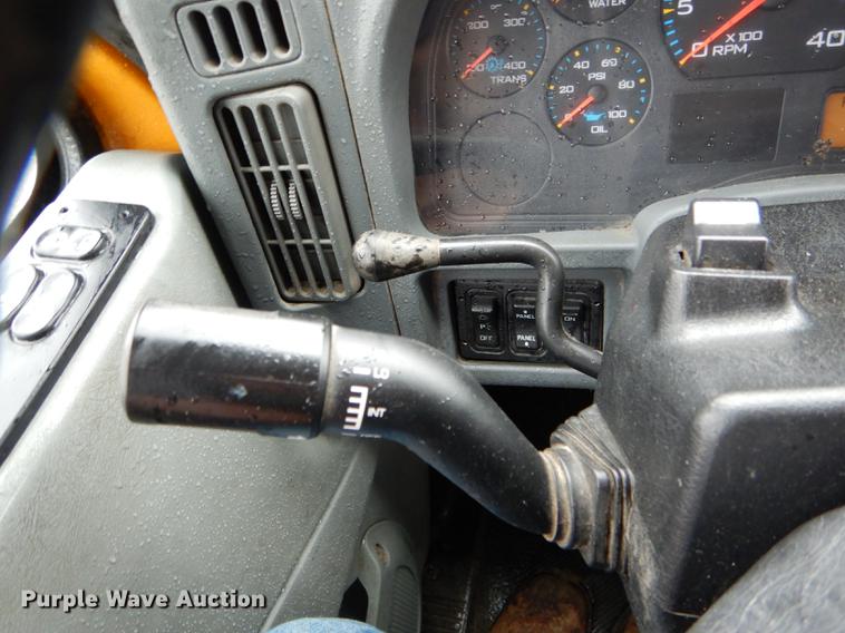 image for item DE8420 2004 International 7400 dump truck