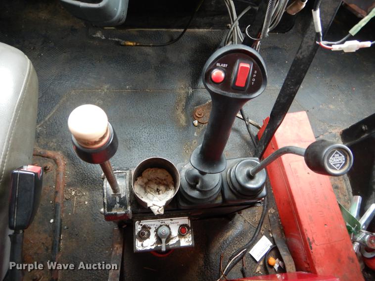 image for item DE8420 2004 International 7400 dump truck