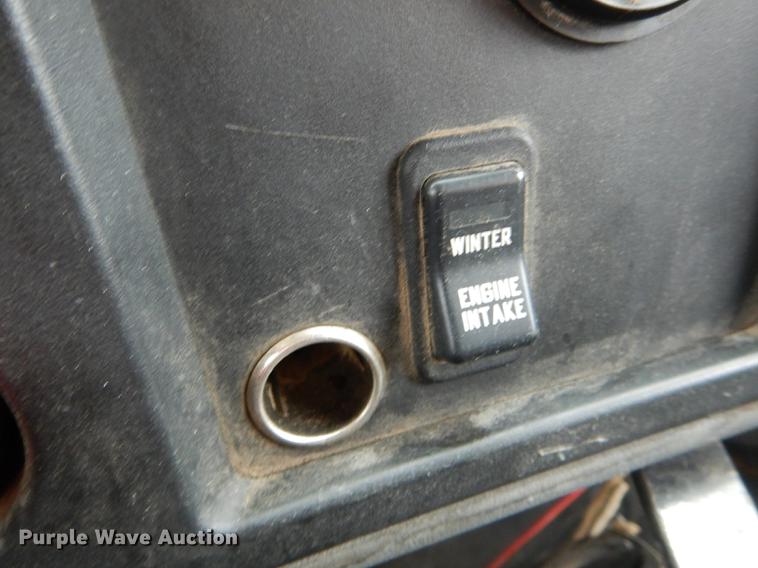 image for item DE8420 2004 International 7400 dump truck