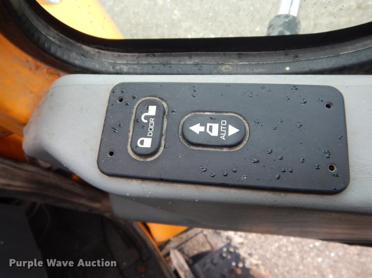 image for item DE8420 2004 International 7400 dump truck