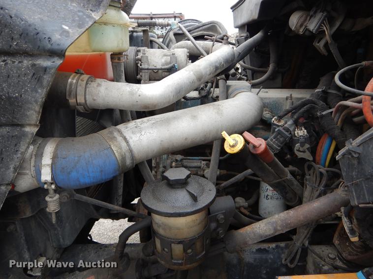 image for item DE8420 2004 International 7400 dump truck