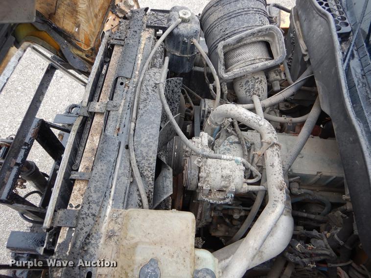 image for item DE8420 2004 International 7400 dump truck