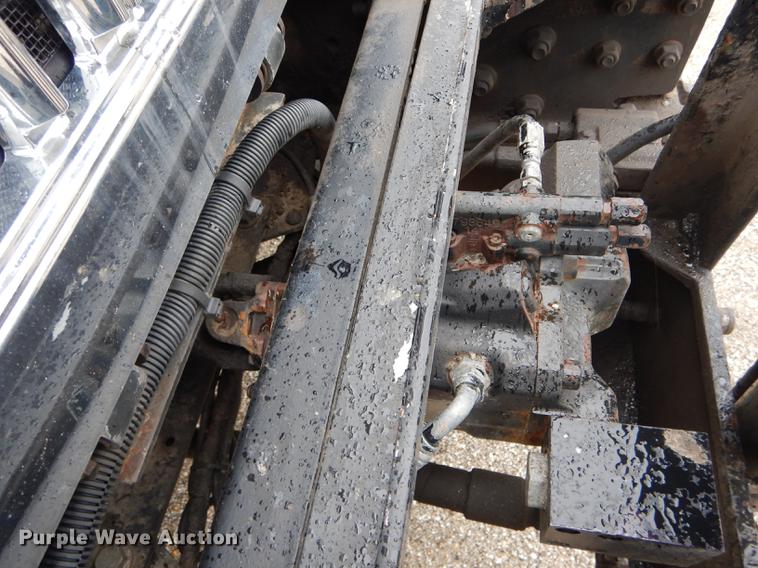 image for item DE8420 2004 International 7400 dump truck