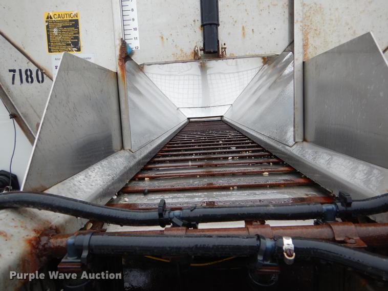 image for item DE8420 2004 International 7400 dump truck