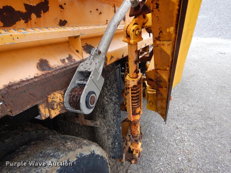 image for item DE8420 2004 International 7400 dump truck