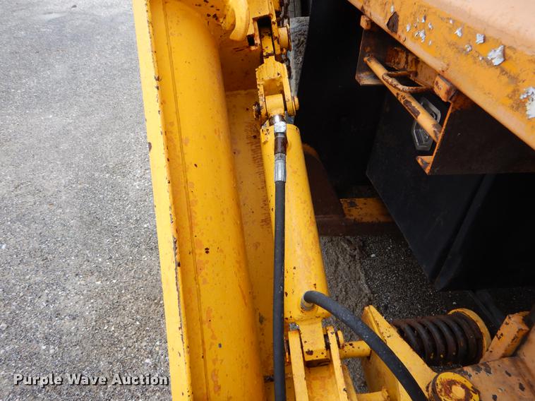 image for item DE8420 2004 International 7400 dump truck