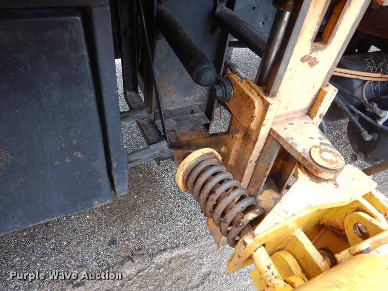 image for item DE8420 2004 International 7400 dump truck