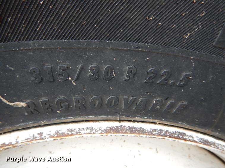 image for item DE8420 2004 International 7400 dump truck